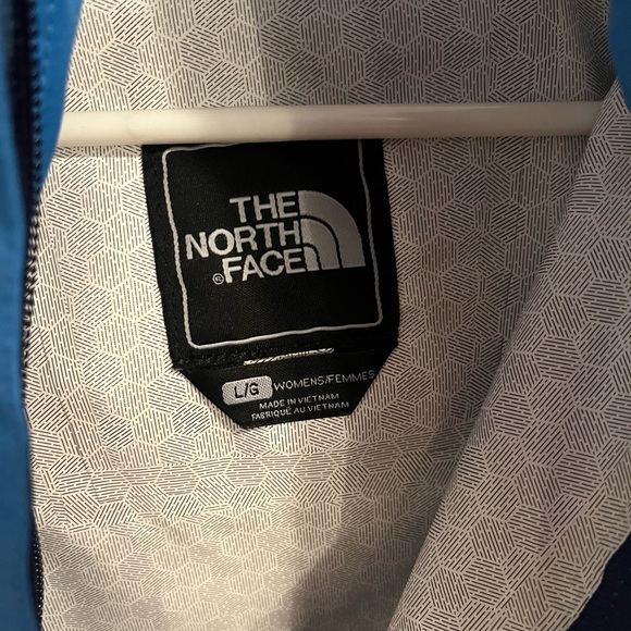 Women’s NorthFace Rain Jacket - Picture 3 of 3
